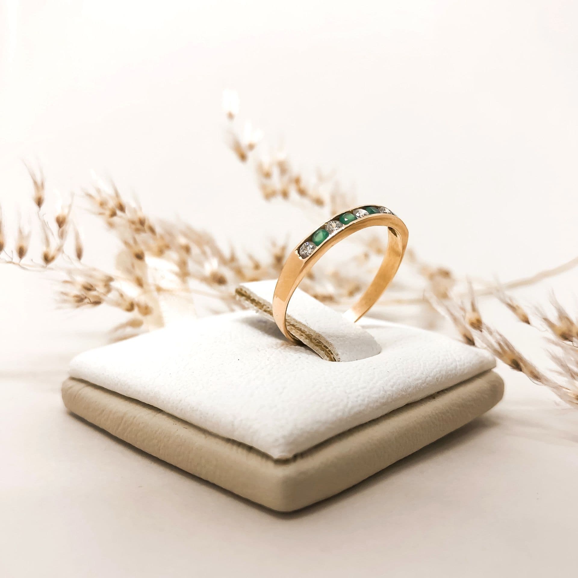 Anillo 1/2 Sin Fin Esmeraldas y Brillantes