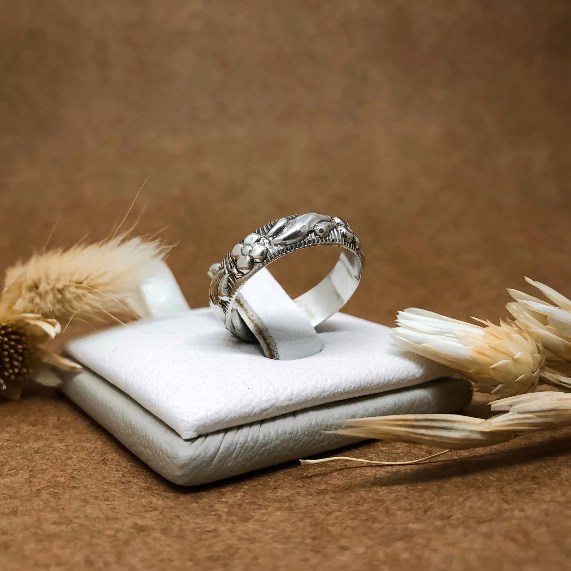 Alianza Italiana labrada sobre Relieve Oro Blanco