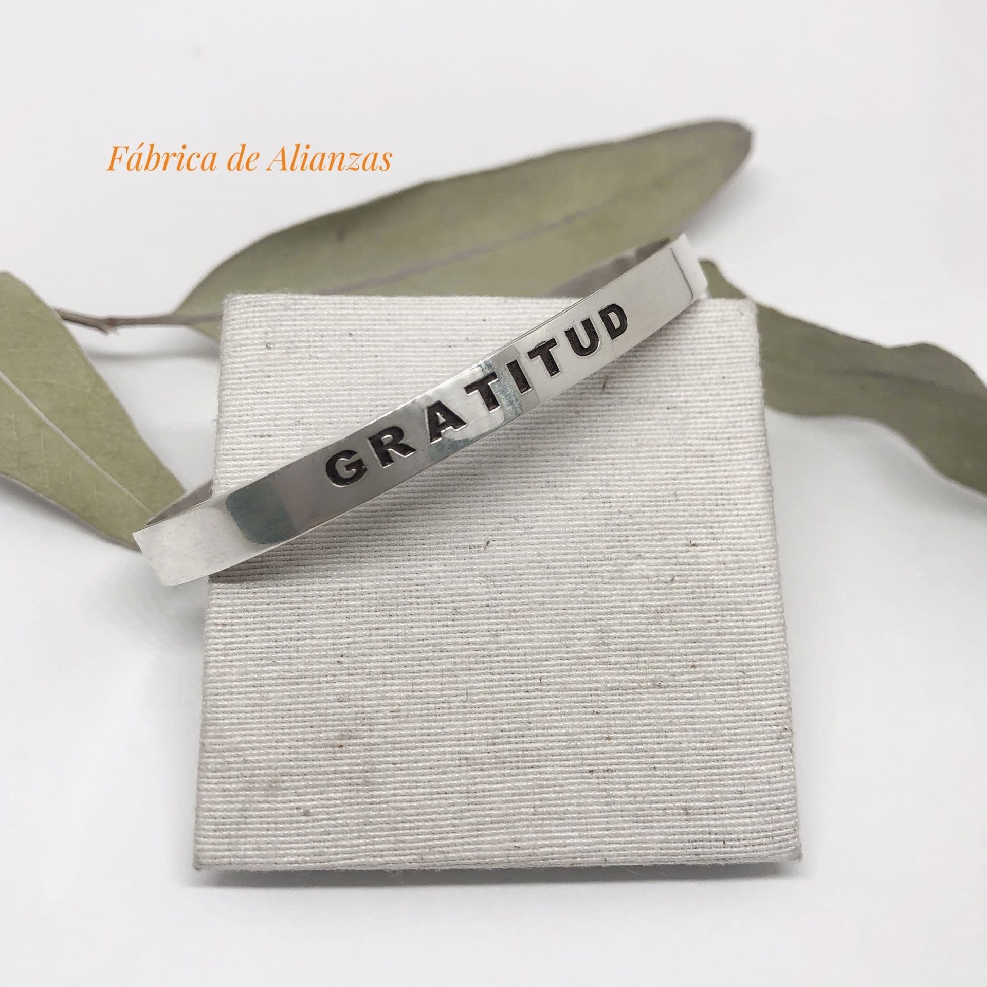 Esclava Pinza con frase "Gratitud"