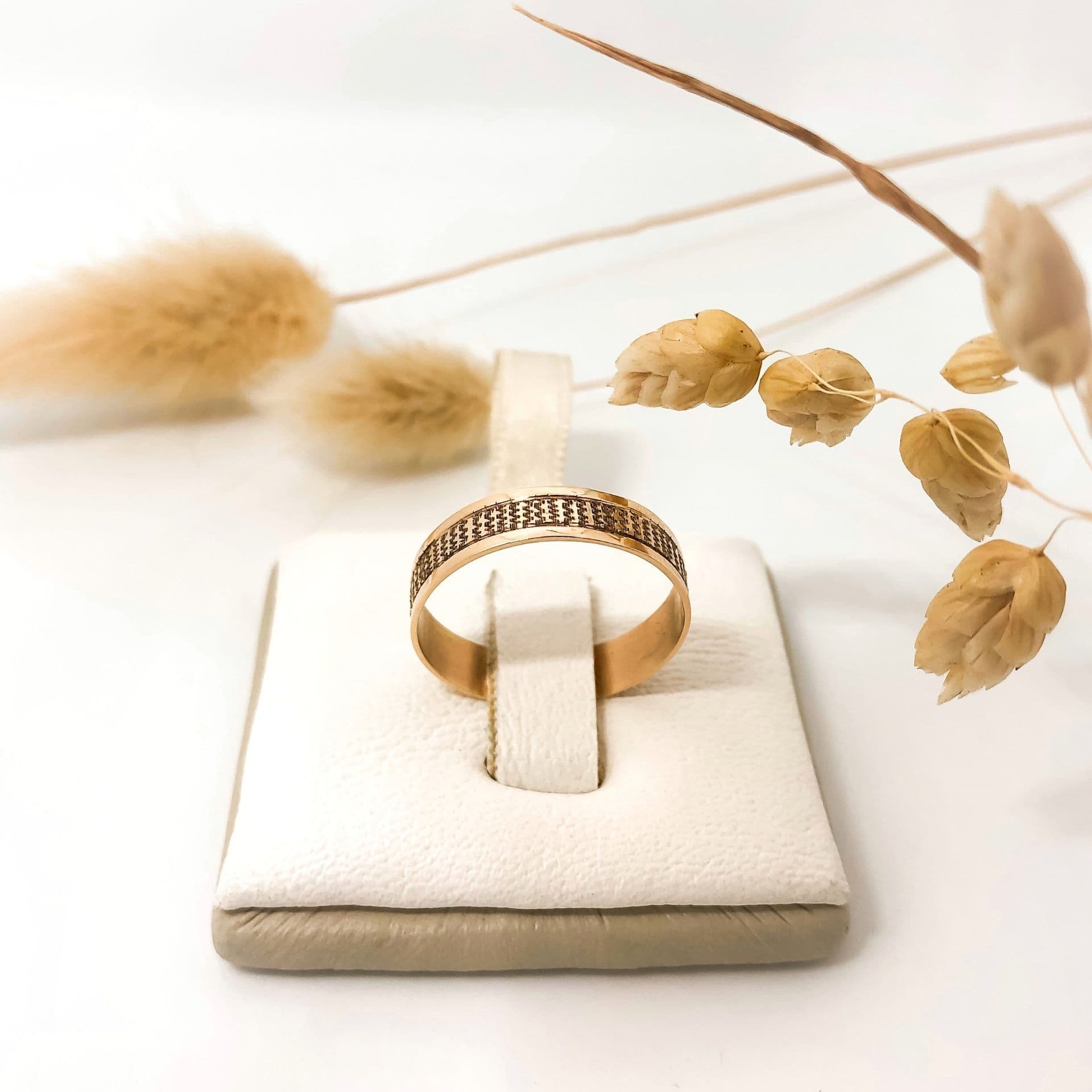 Alianza Cinta Burilada en el Centro y Bordes Pulidos