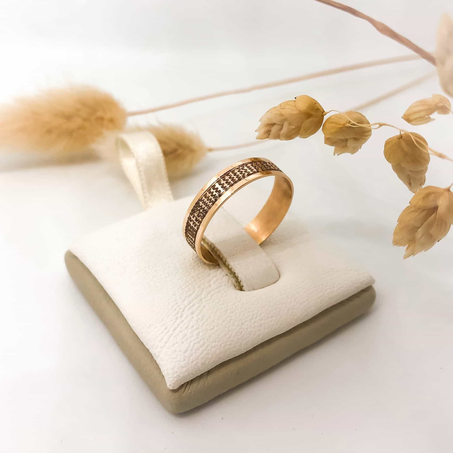 Alianza Cinta Burilada en el Centro y Bordes Pulidos