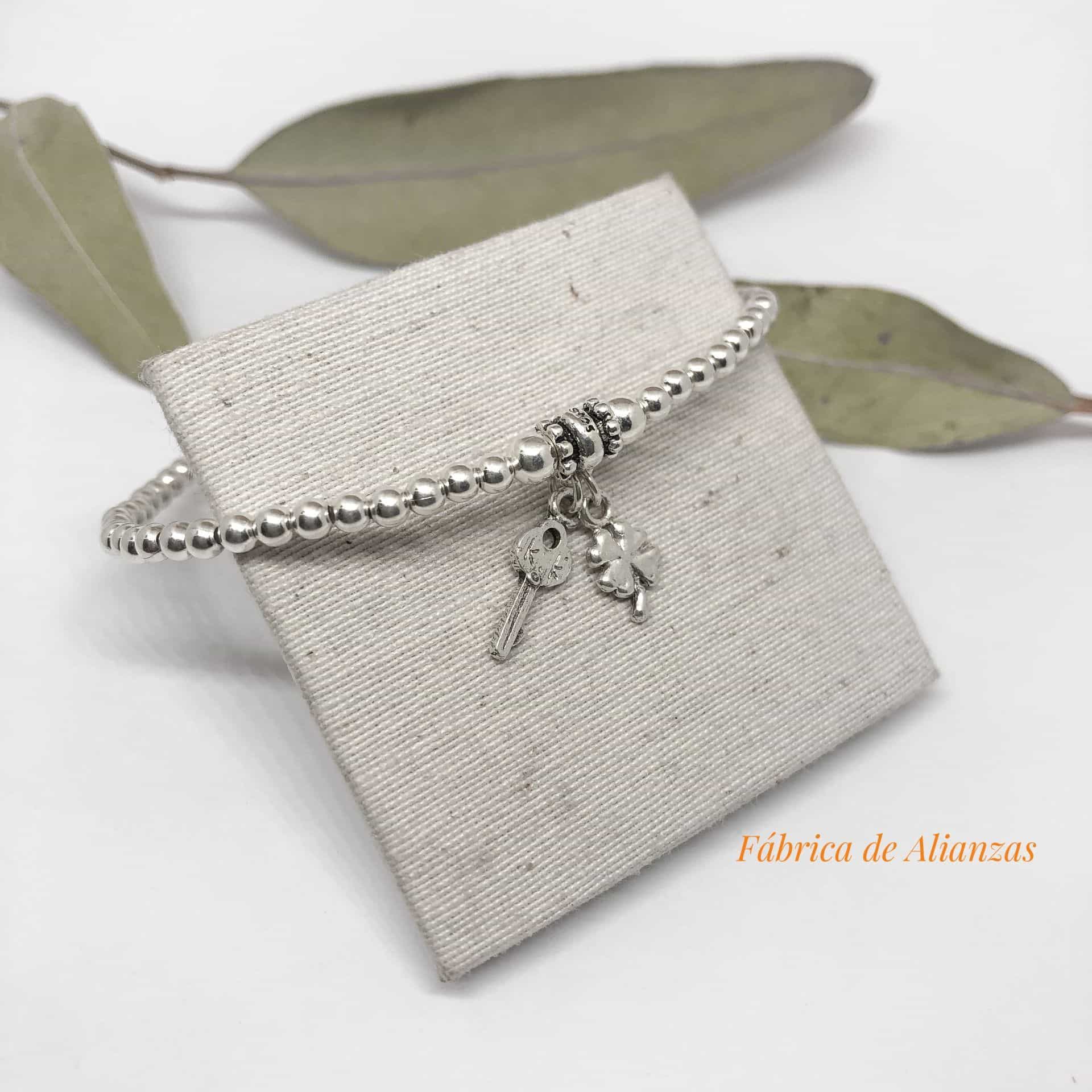 Pulsera Bolitas con Dijes