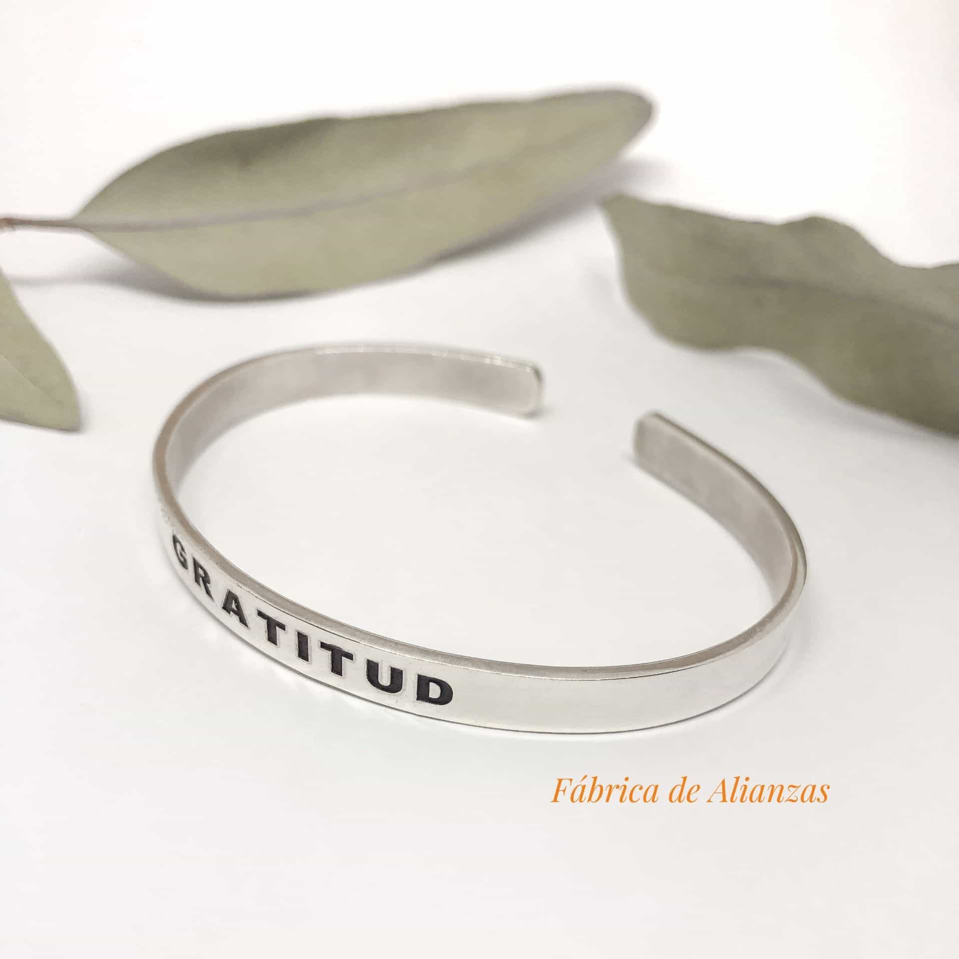 Esclava Pinza con frase "Gratitud"