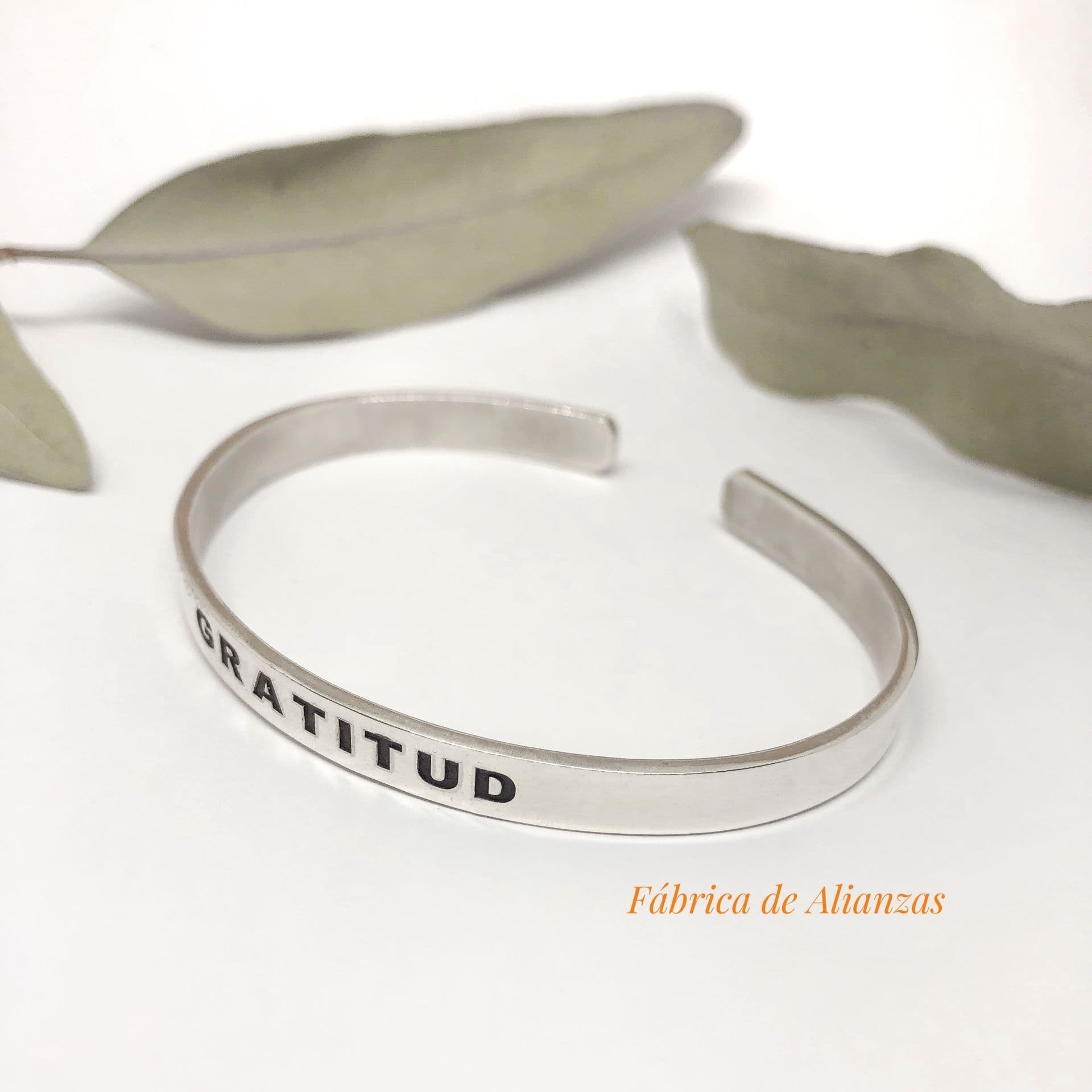 Esclava Pinza con frase "Gratitud"