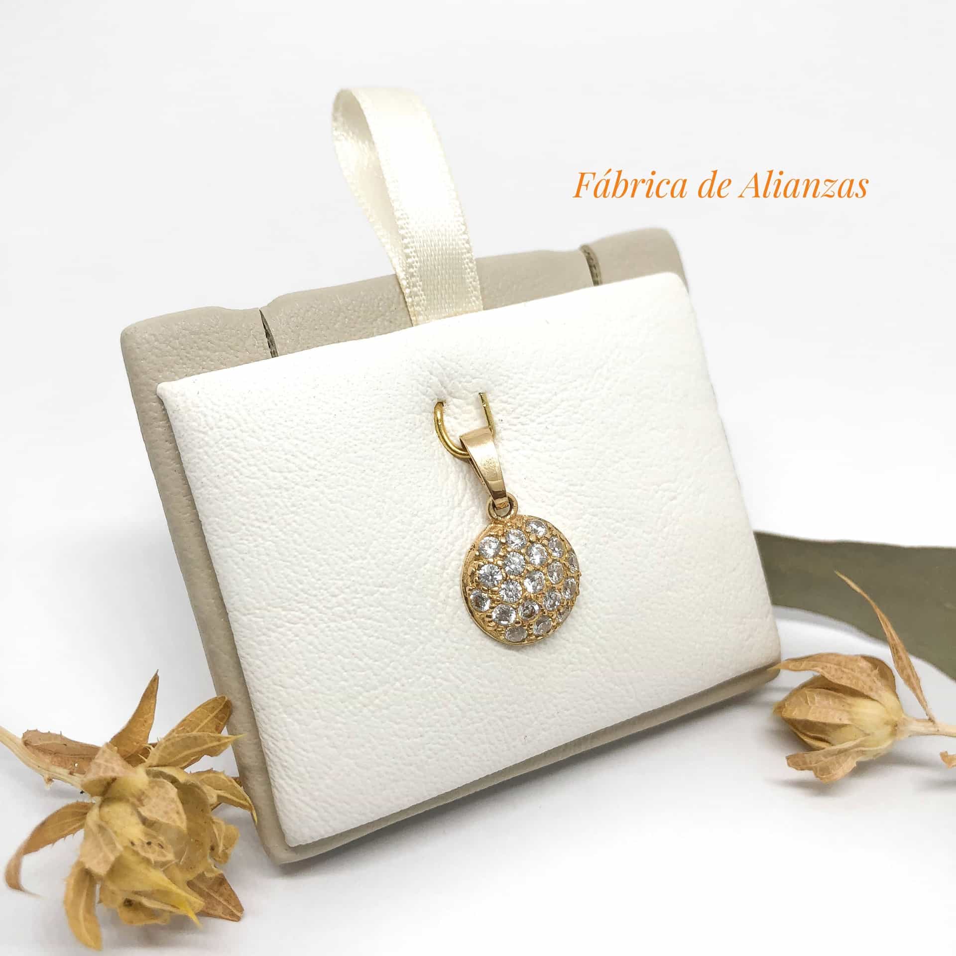 Dije Frutilla Piedra Blanca