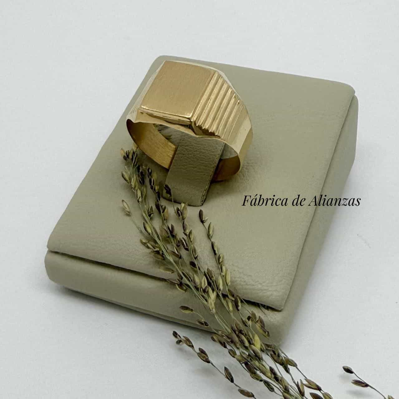 Anillo Sello Cuadrado Labrado