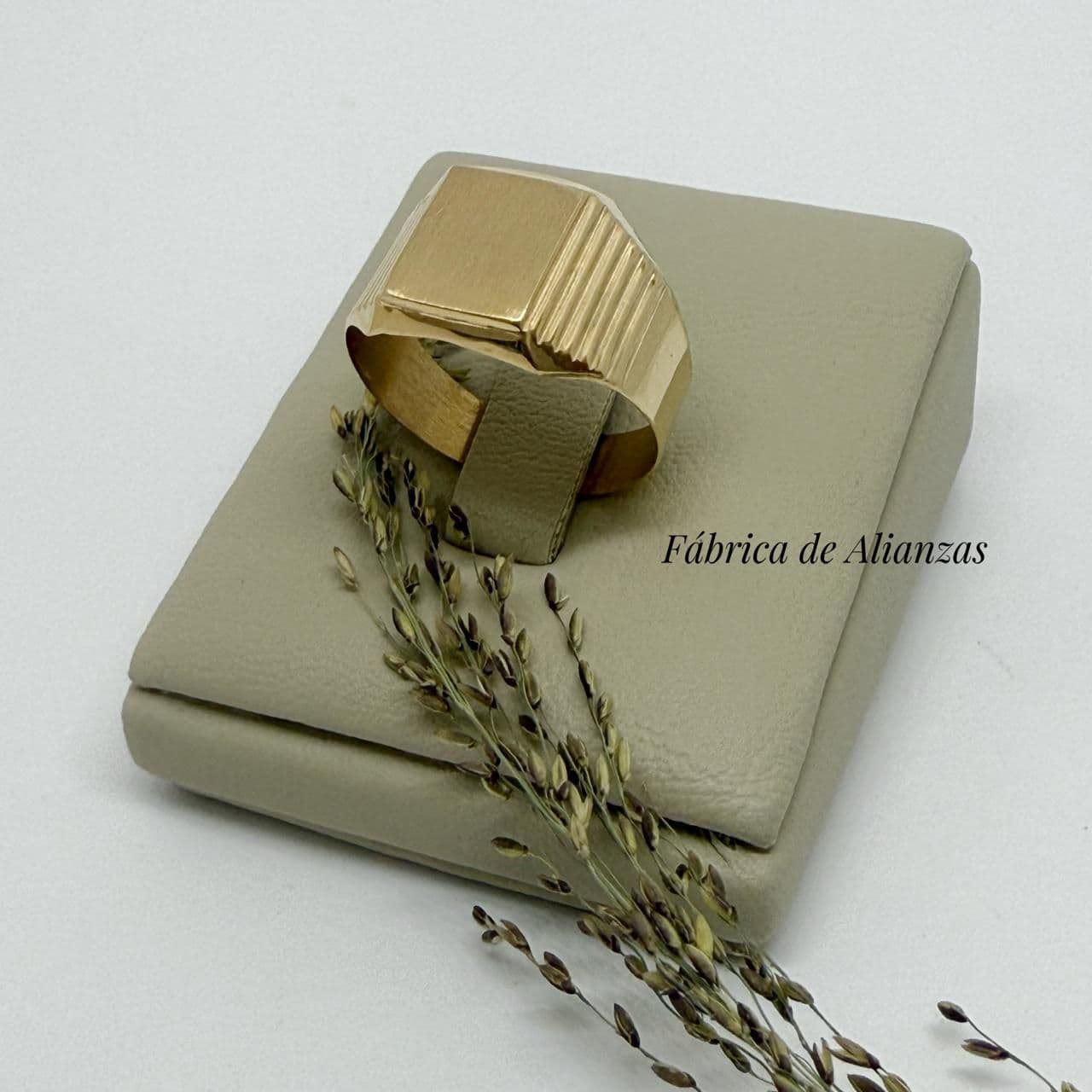 Anillo Sello Cuadrado Labrado