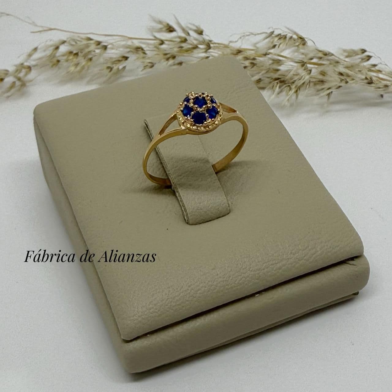 Anillo Frutilla Chico Piedras Azules