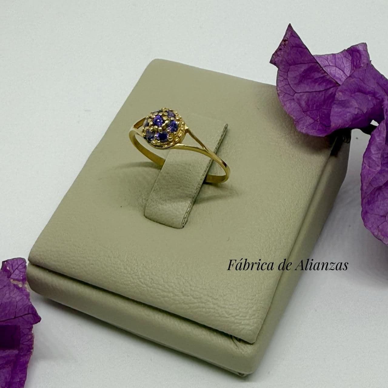 Anillo Frutilla Chico Piedras Violetas