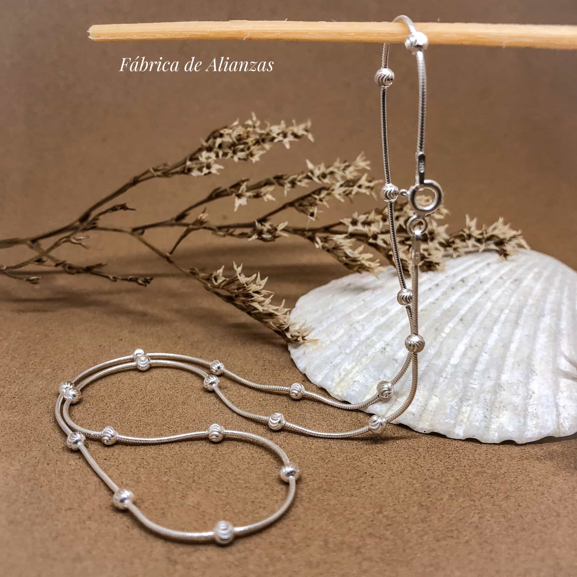 Cadena Colita de Ratón con Bolitas Trabajadas