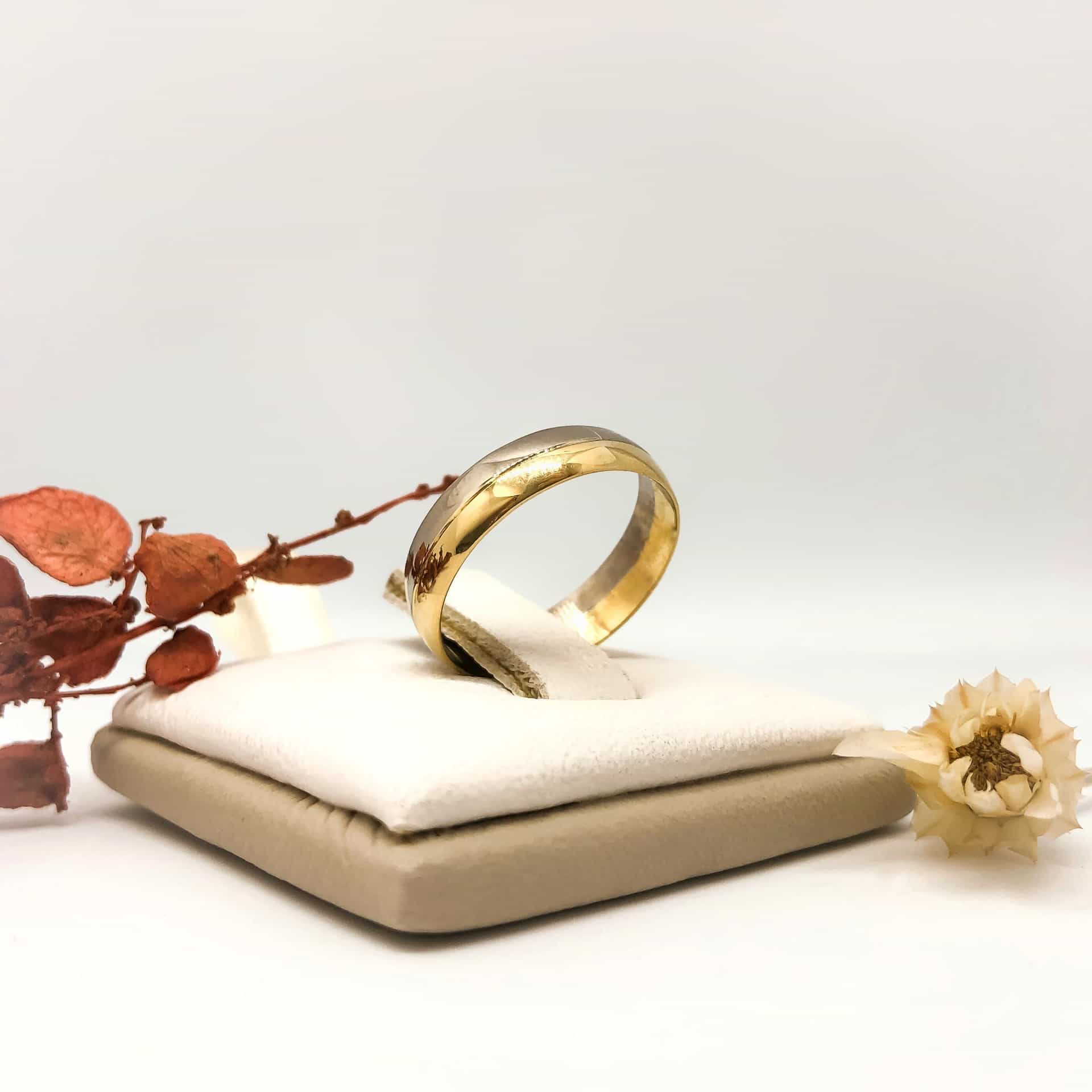 Alianza Italiana Oro Blanco y Oro Rosado con Canaleta en el Centro