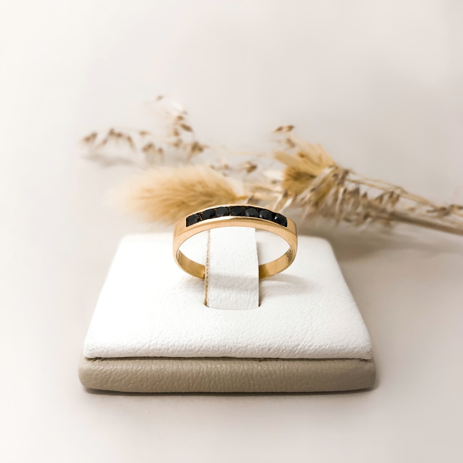 Anillo 1/2 Sin Fin Piedras Negras