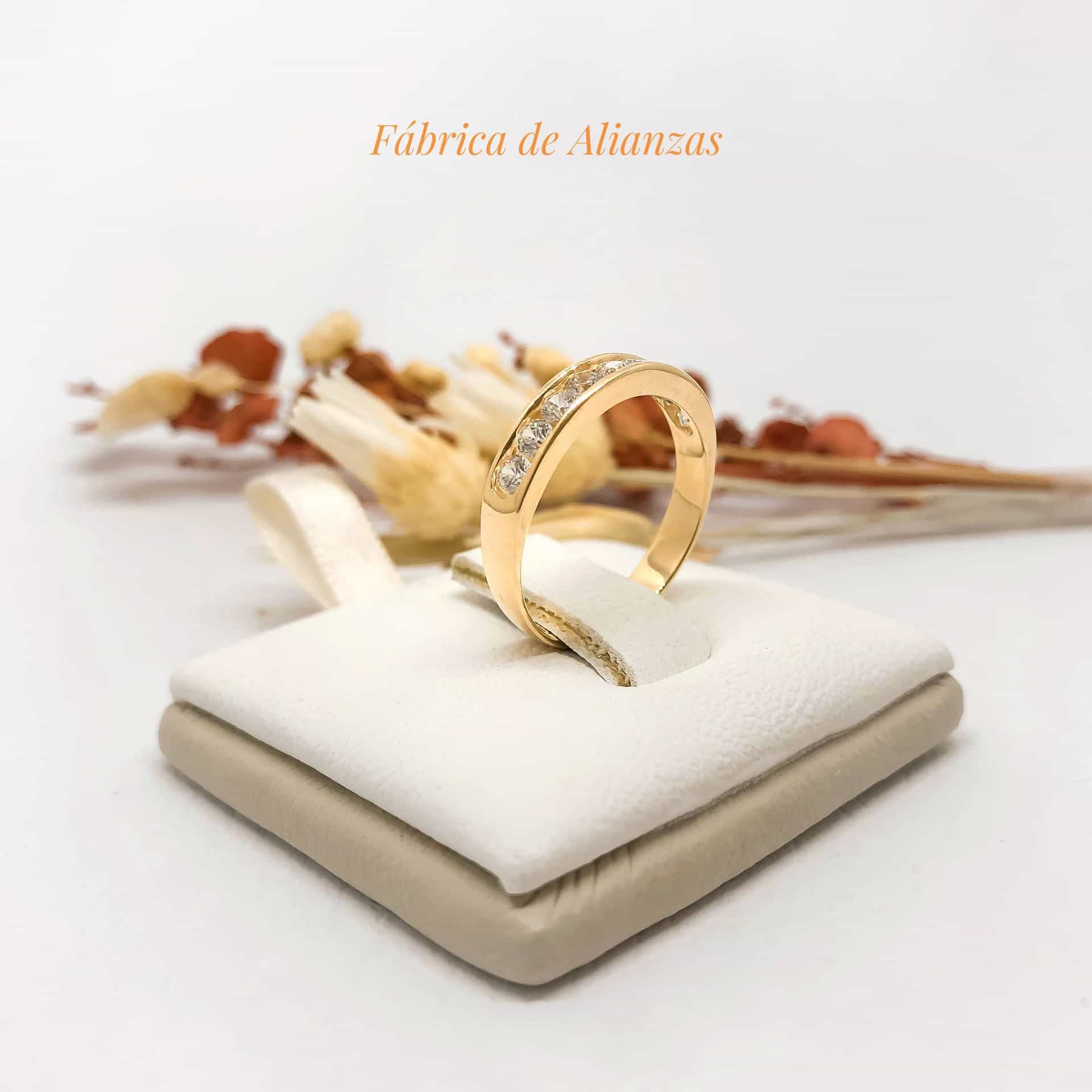 Anillo 1/2 Sin Fin Piedras Blancas