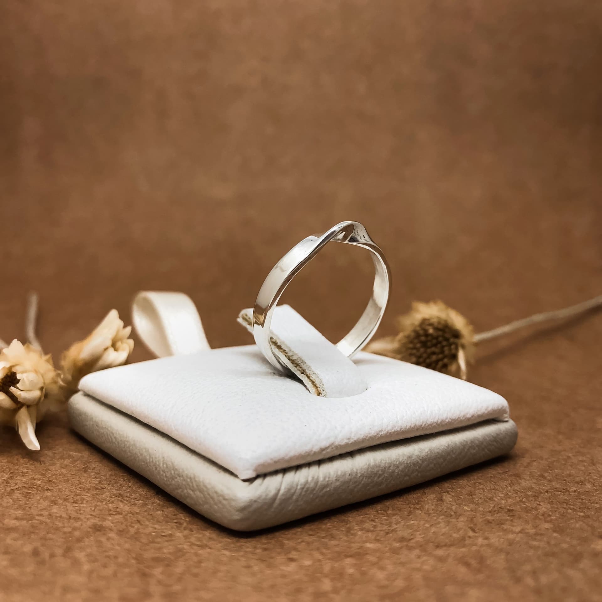 Alianza Cruzada Fina Oro Blanco