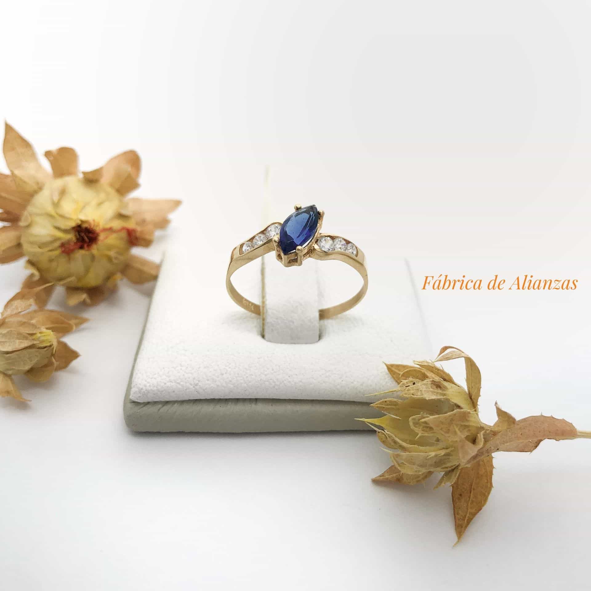 Anillo Piedra Diagonal Azul y Blancas