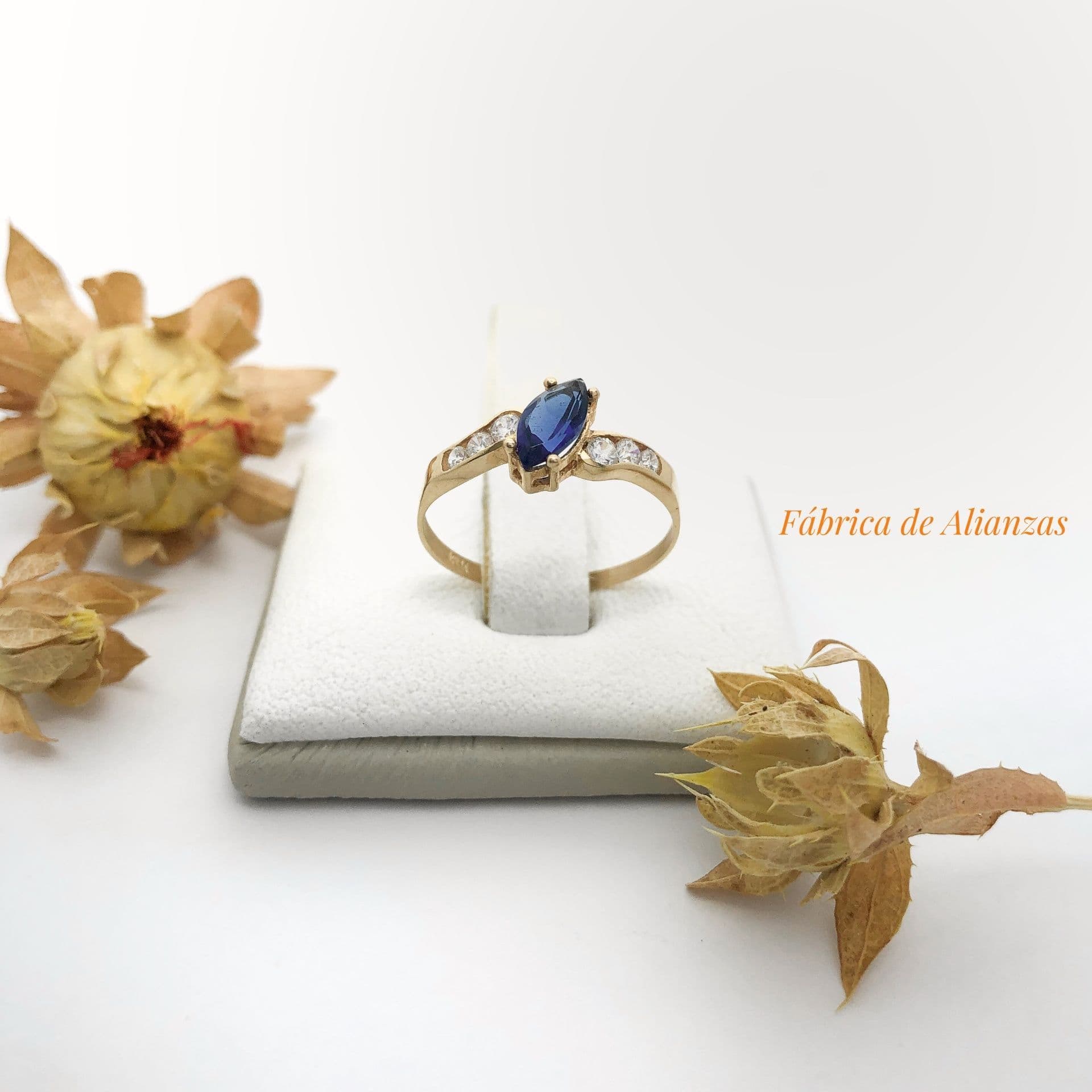 Anillo Piedra Diagonal Azul y Blancas