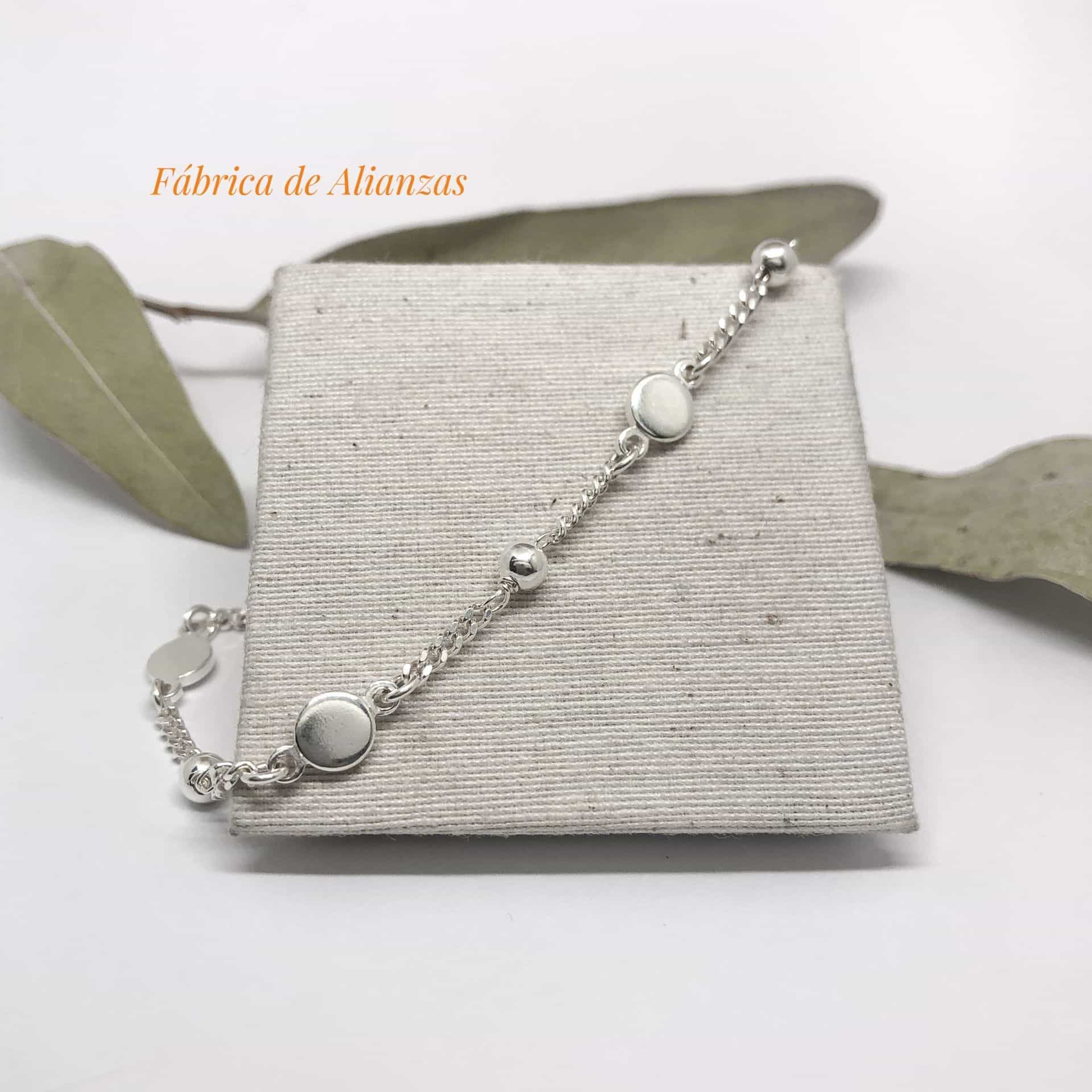 Pulsera Bolitas y Círculos Chatos