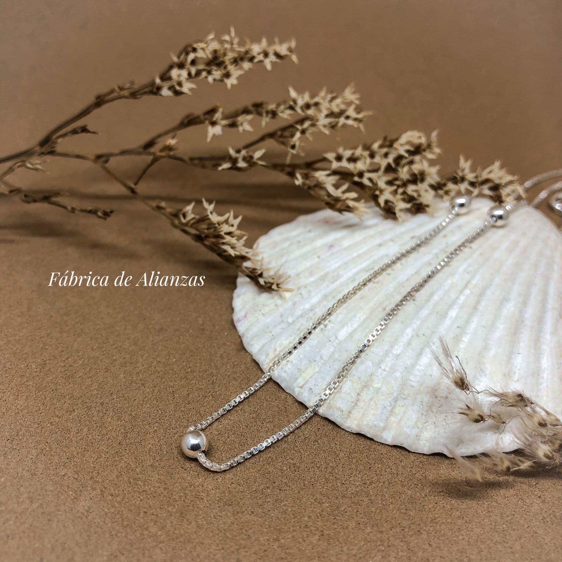 Cadena Veneziana con 5 Bolitas Lisas