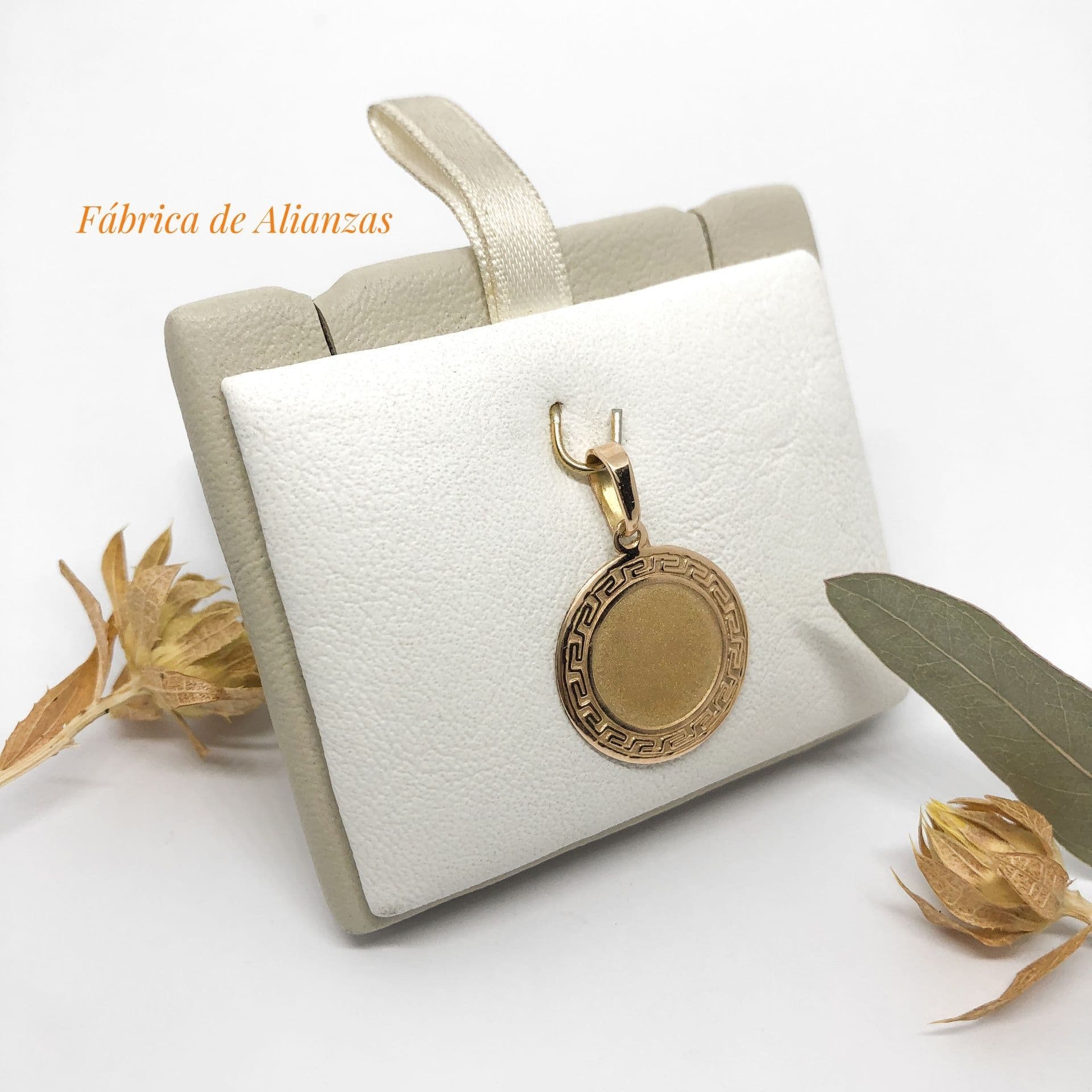 Dije Círculo Guarda Greca