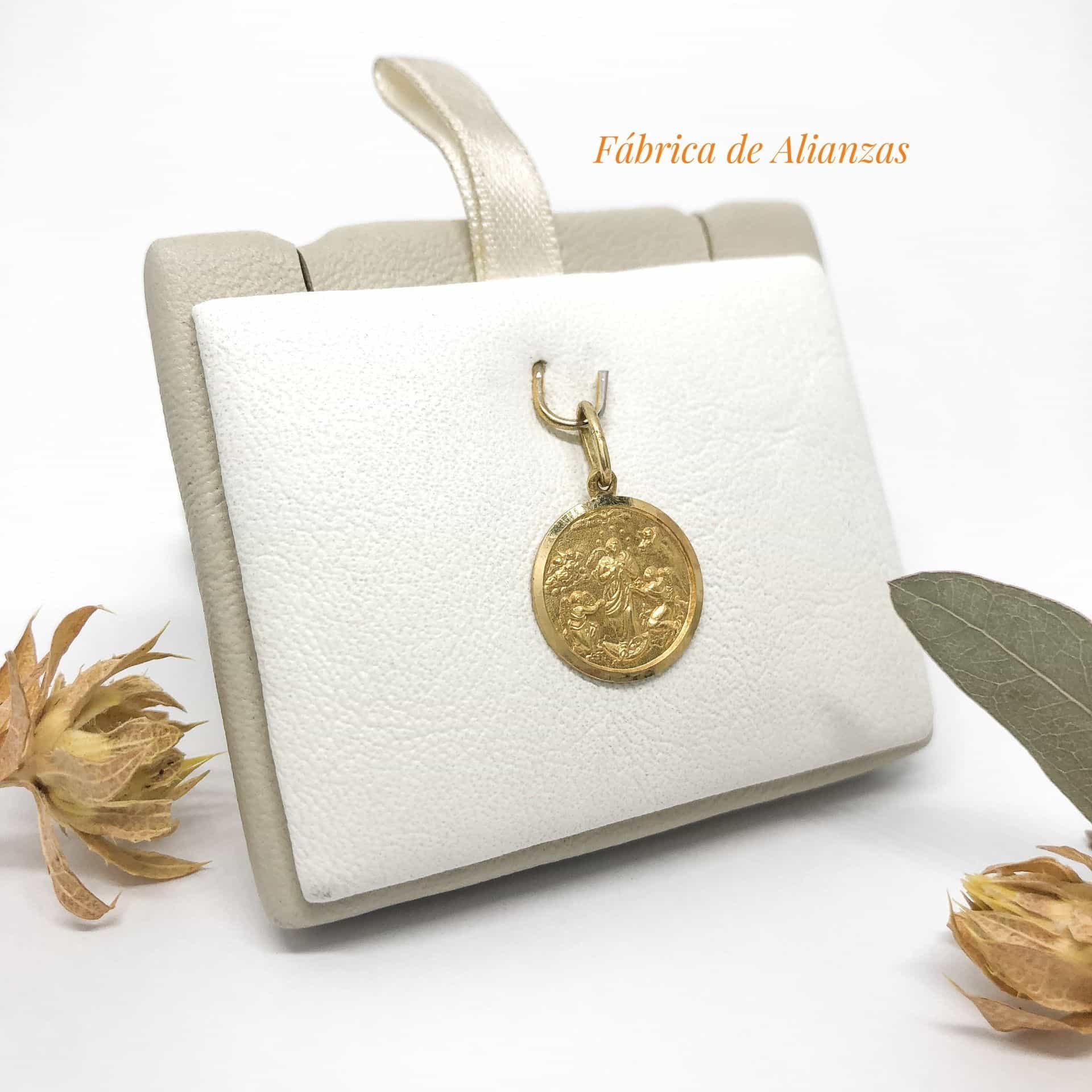 Medalla Virgen Desatanudos