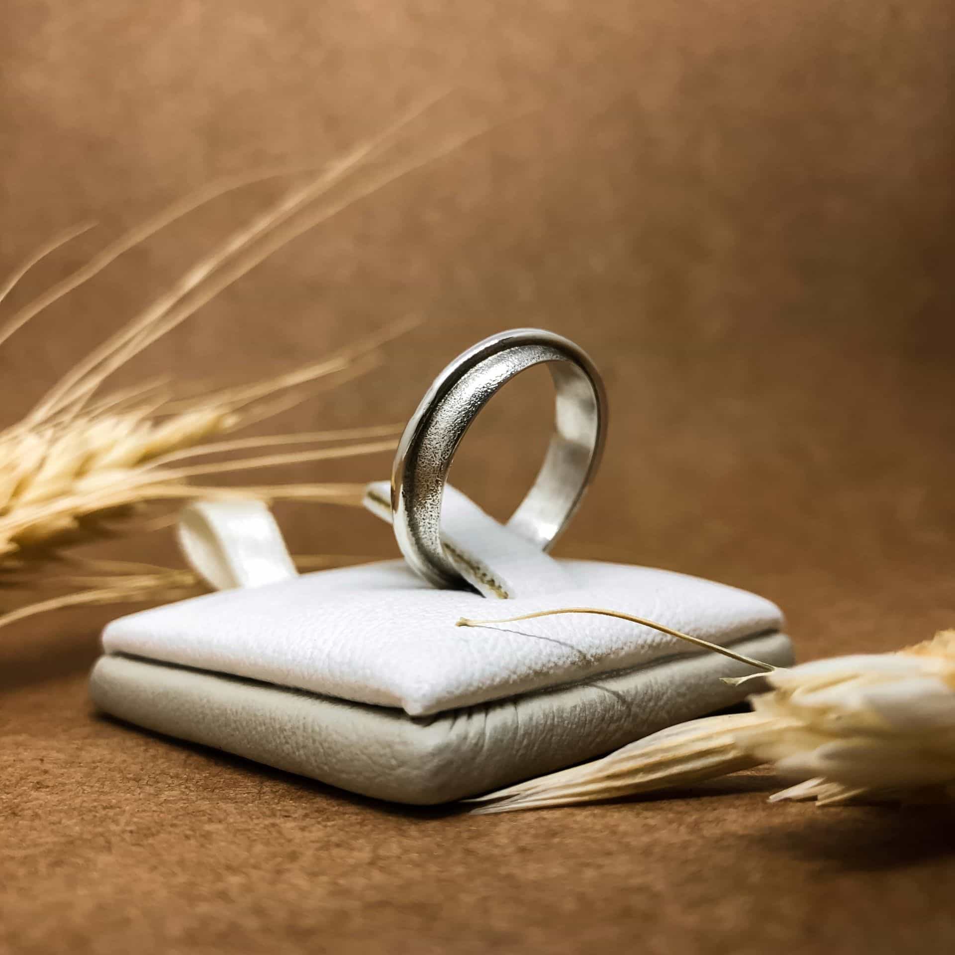 Alianza Saturno Fondo Diamantado Oro Blanco