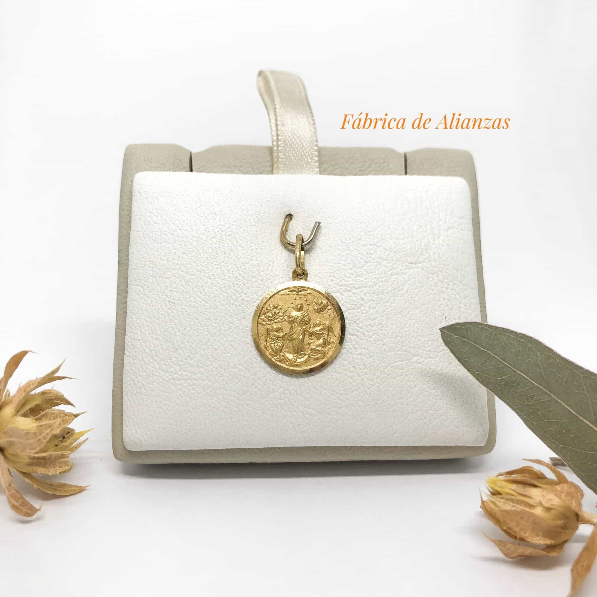 Medalla Virgen Desatanudos