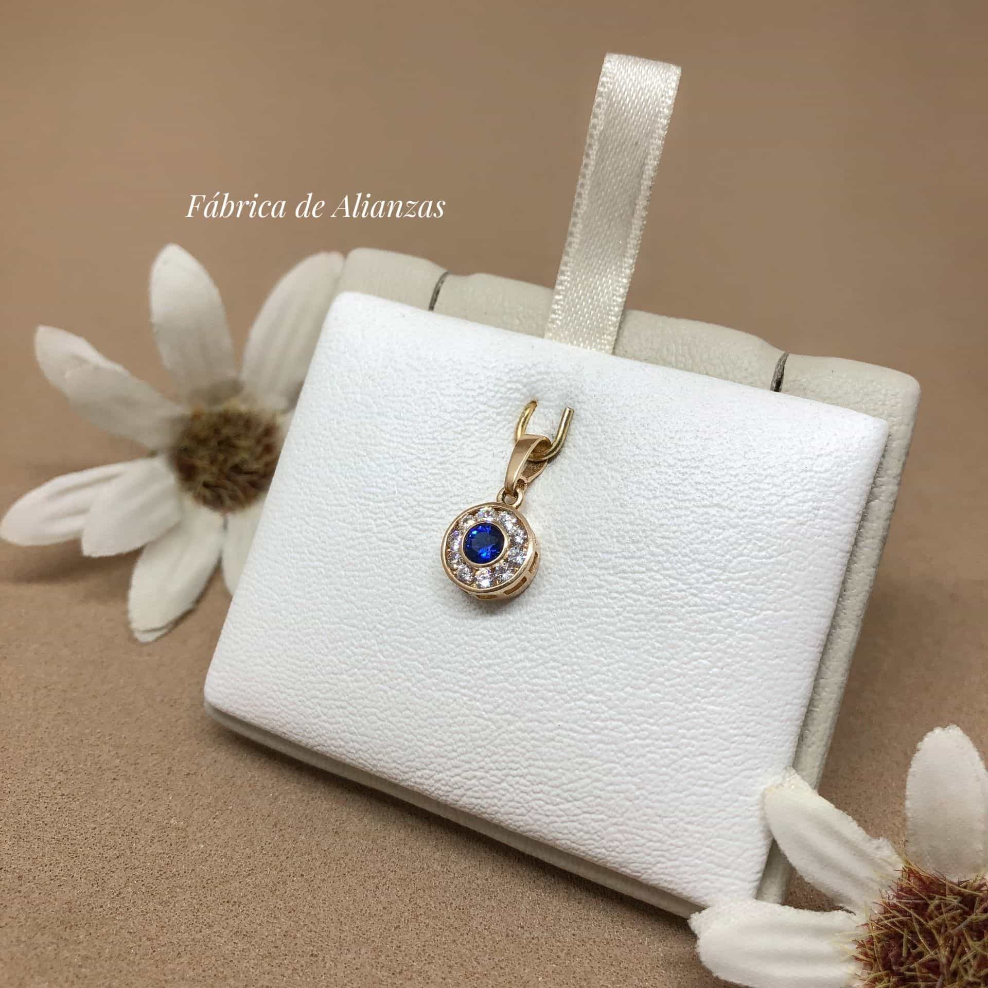 Dije Ojo de Perdiz Piedra Azul y Blanca