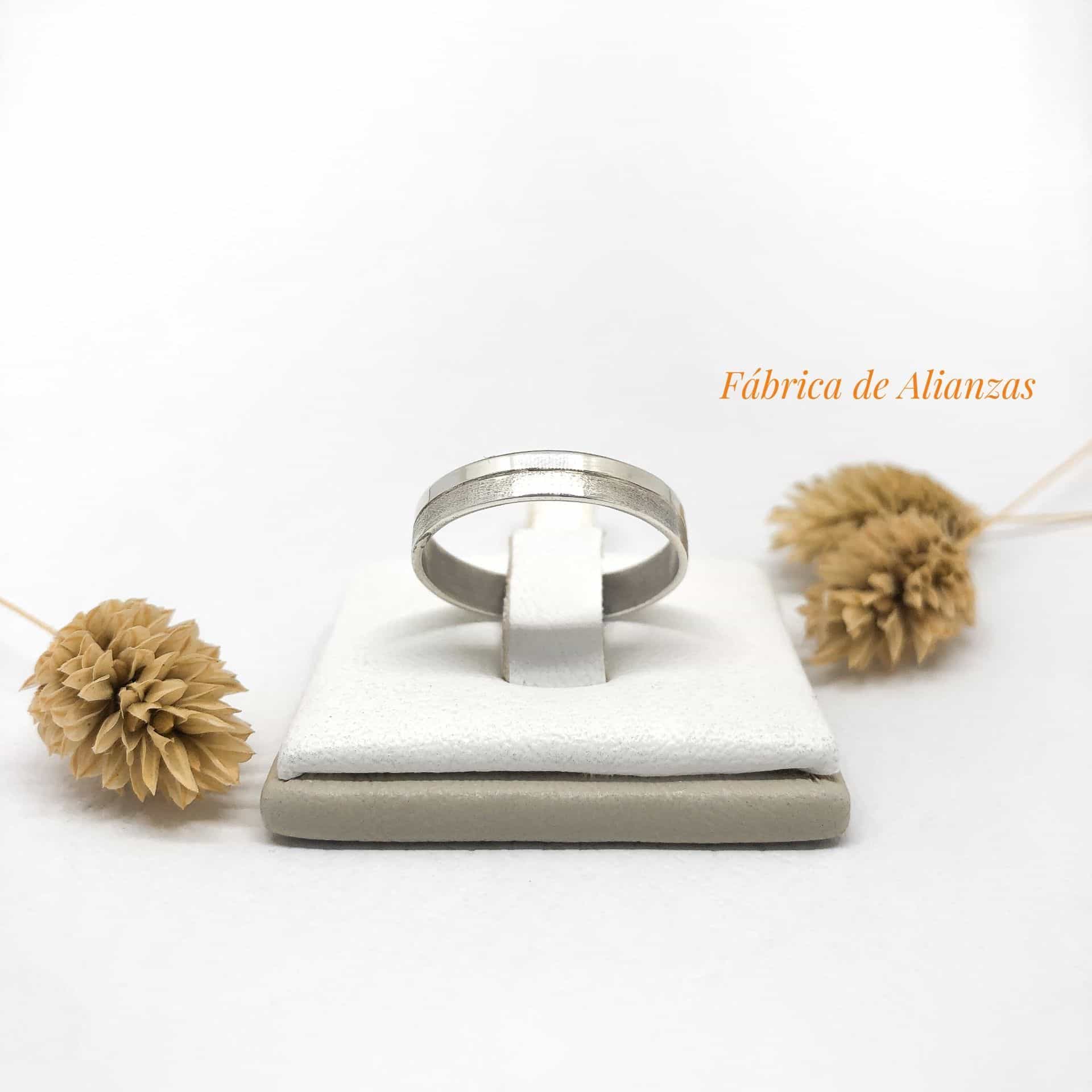 Alianza Cinta con Canaleta en el Centro Mitad Lisa Mitad Arenada