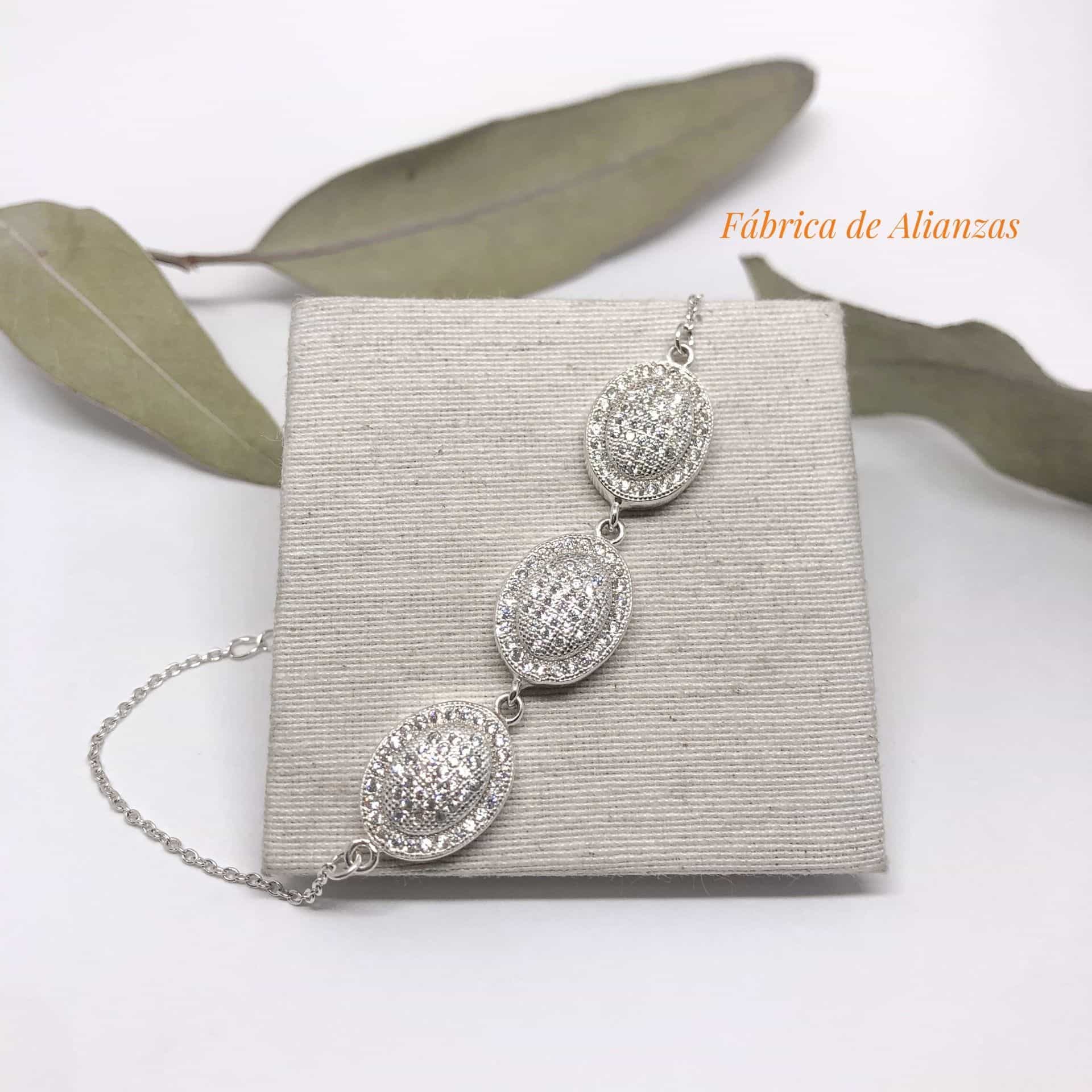 Pulsera Tres Dijes con Piedras Blancas