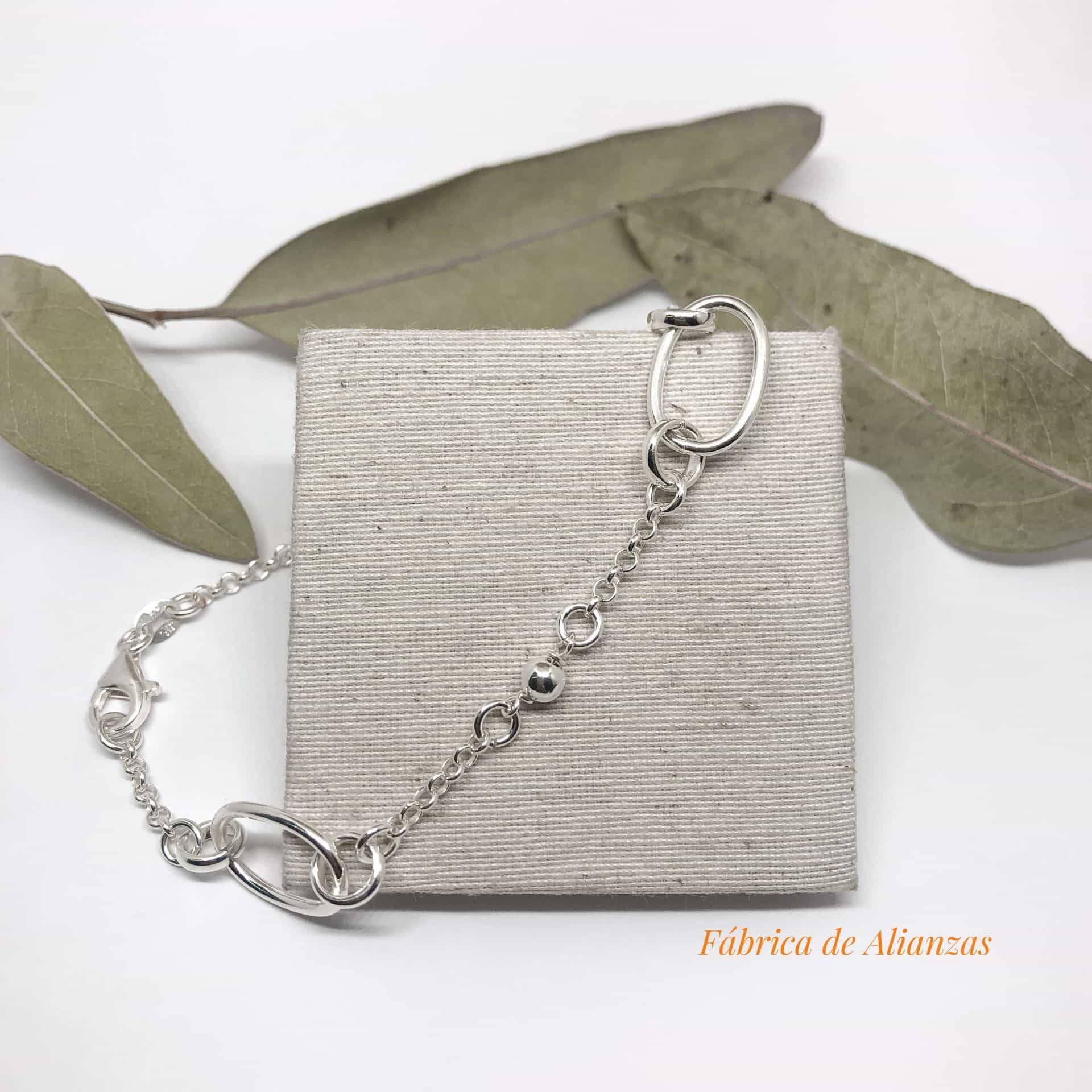 Pulsera Tres Argollas Ovales y Bolitas