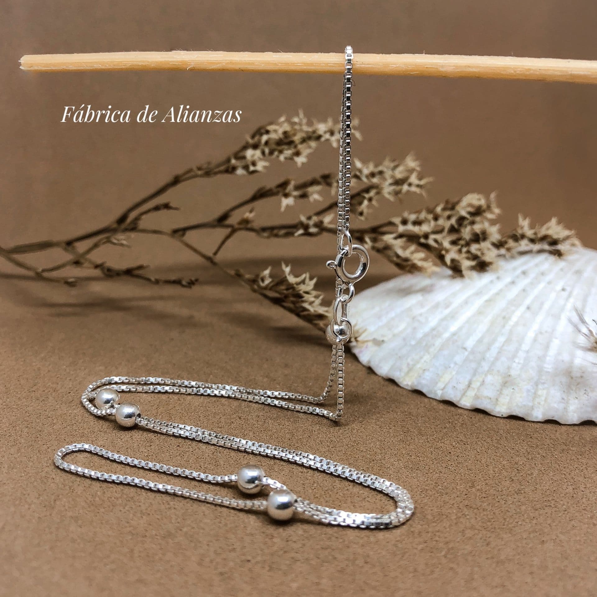 Cadena Veneziana con 5 Bolitas Lisas