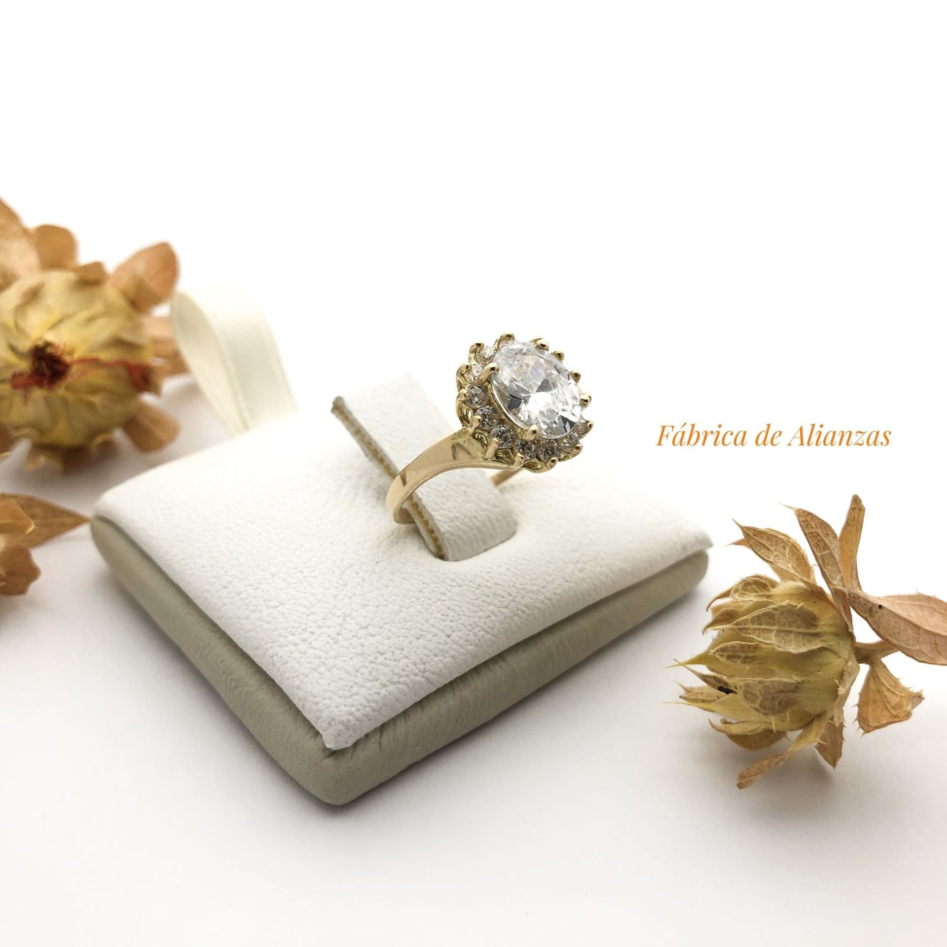Anillo Roseta Grande piedras Blancas