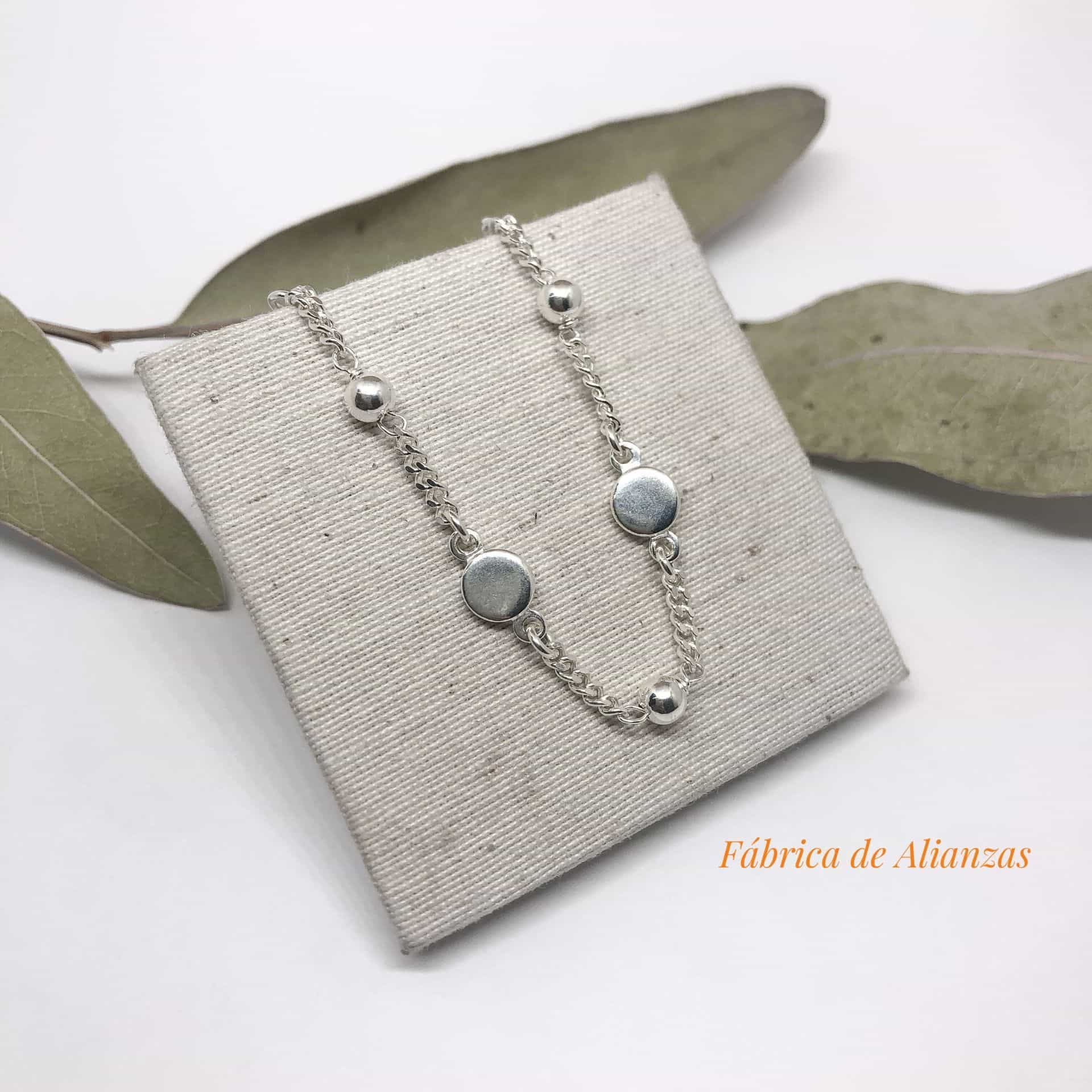 Pulsera Bolitas y Círculos Chatos