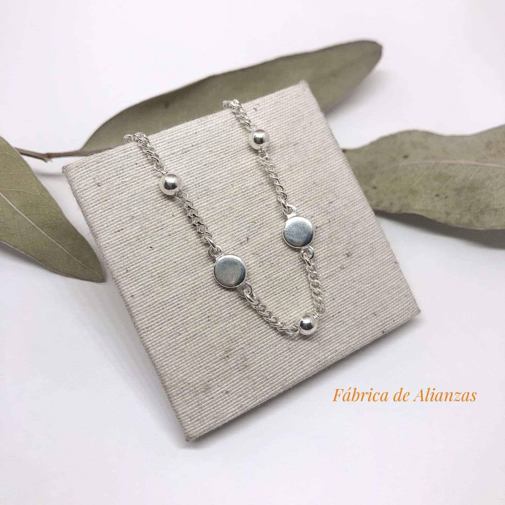 Pulsera Bolitas y Círculos Chatos